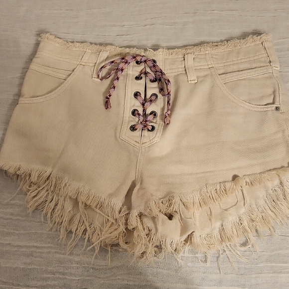 We The Free Pants - We The Free size 30 Frayed Cream Lace-Up Women Shorts